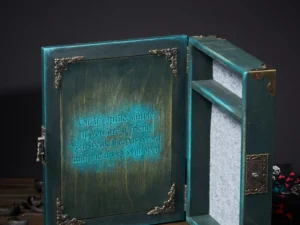 Dice Box Solo – handcrafted wooden dice storage case with engraved design for tabletop gaming